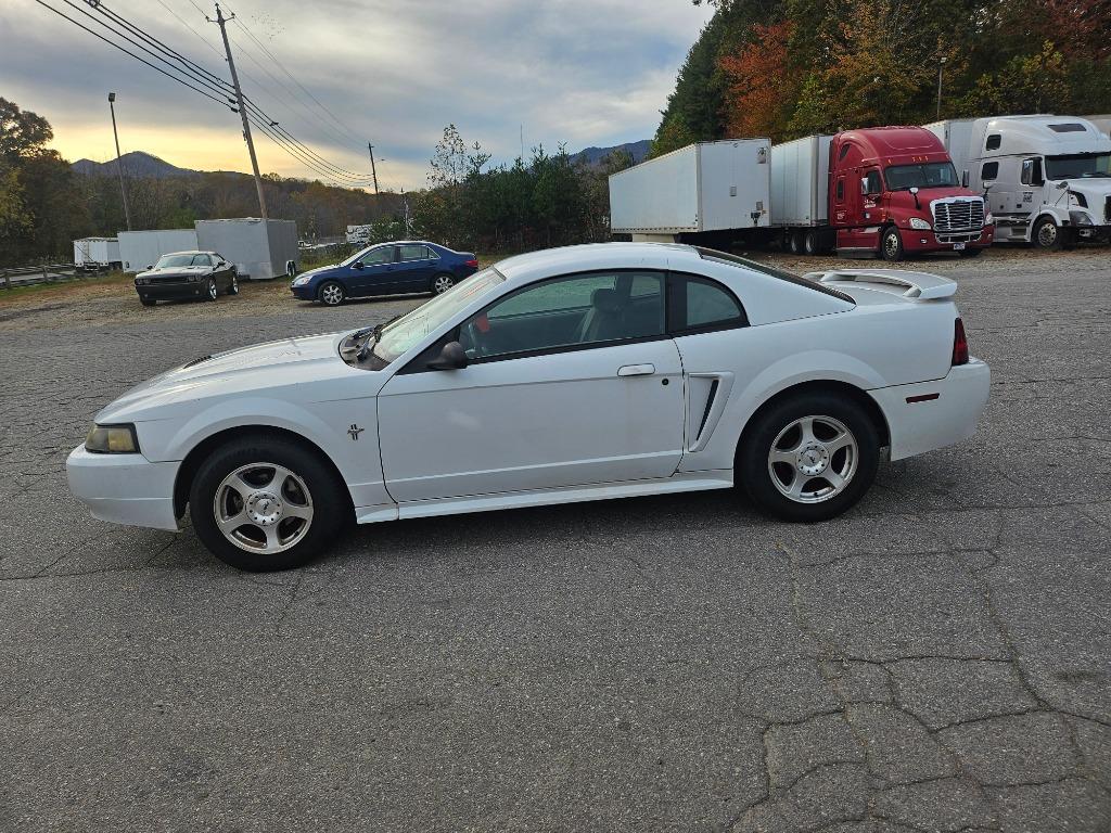 2003 Ford Mustang Standard