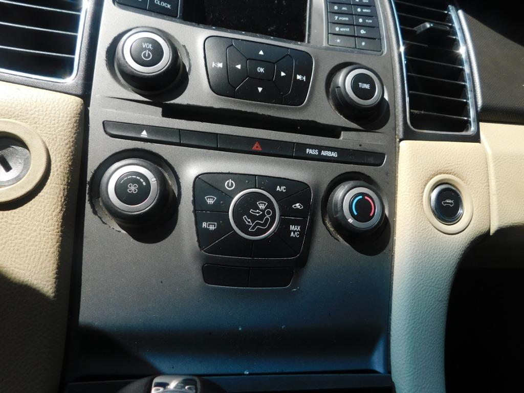 2013 Ford Taurus SE - Photo 16