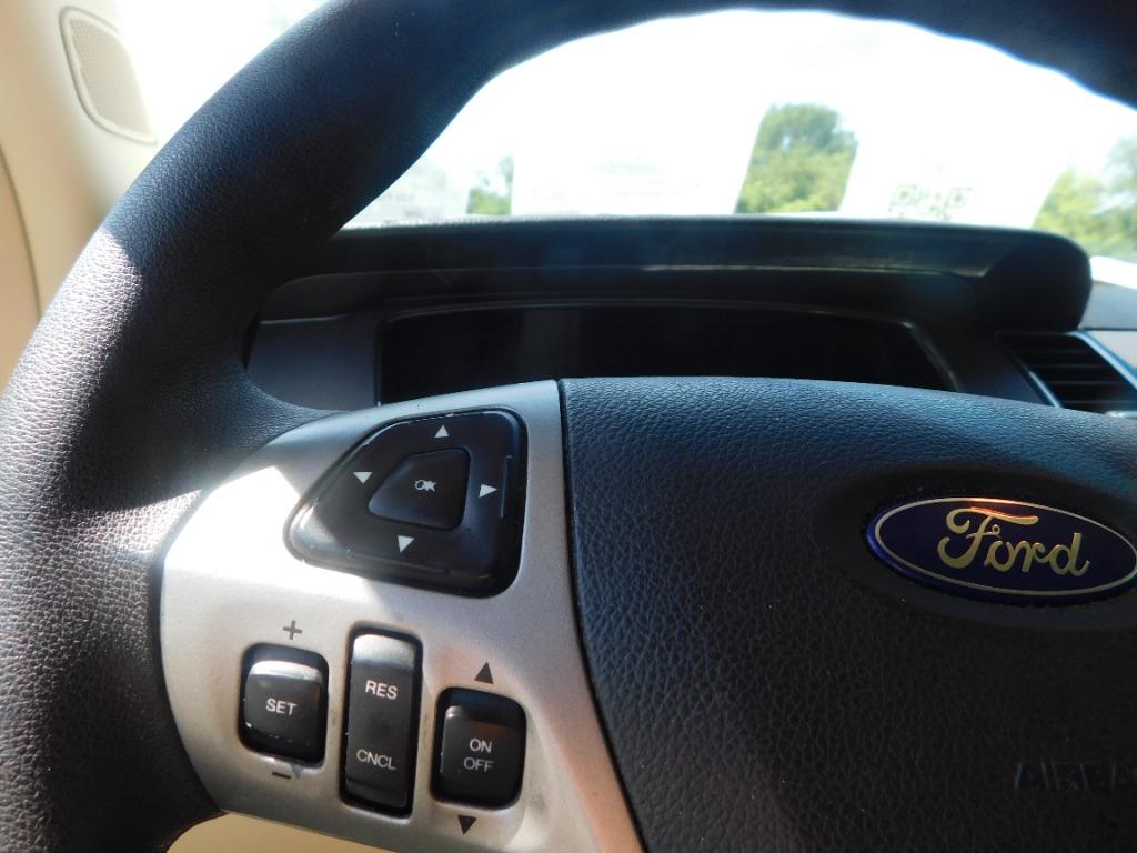 2013 Ford Taurus SE - Photo 13