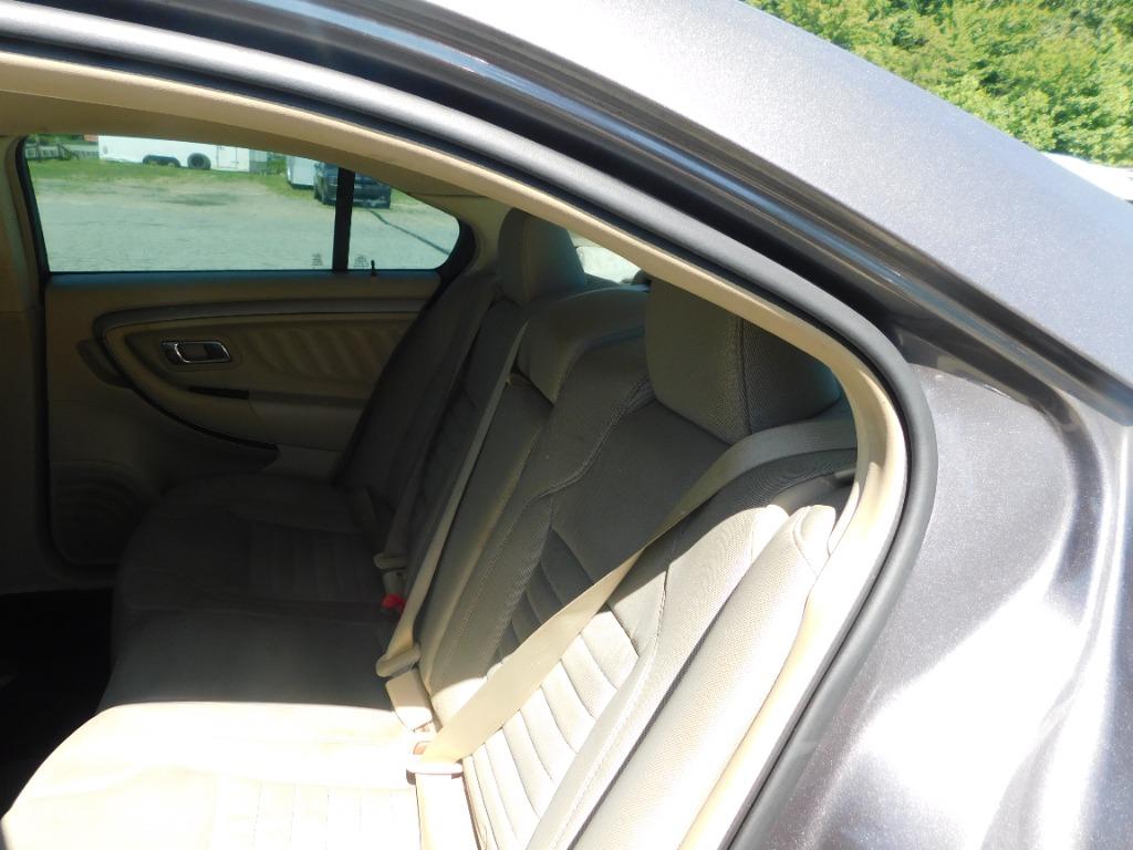 2013 Ford Taurus SE - Photo 8