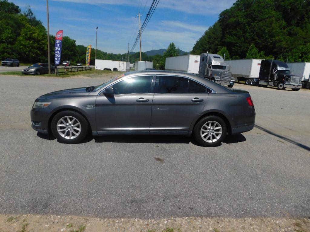 2013 Ford Taurus SE FWD's photo