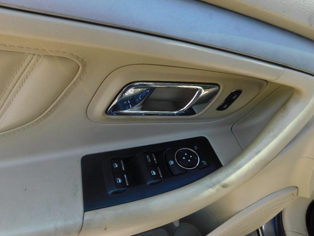 2013 Ford Taurus SE - Photo 9